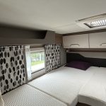 Vnútro karavanu, posteľ